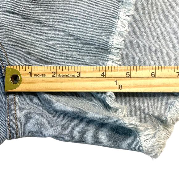 Terra & Sky Size 22W High Rise Light Wash Frayed Hem Side Silt Denim Jean Shorts - Picture 9 of 9